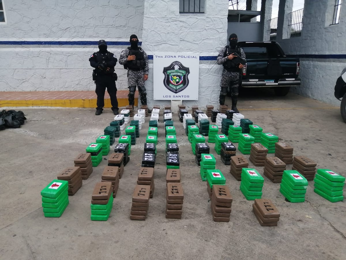 Decomisan varios paquetes de droga en la playa El Uverito de Las Tablas