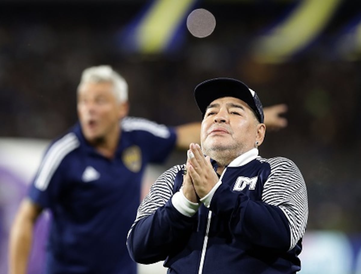 Maradona estuvo expuesto a la covid-19. Espera resultado de su prueba