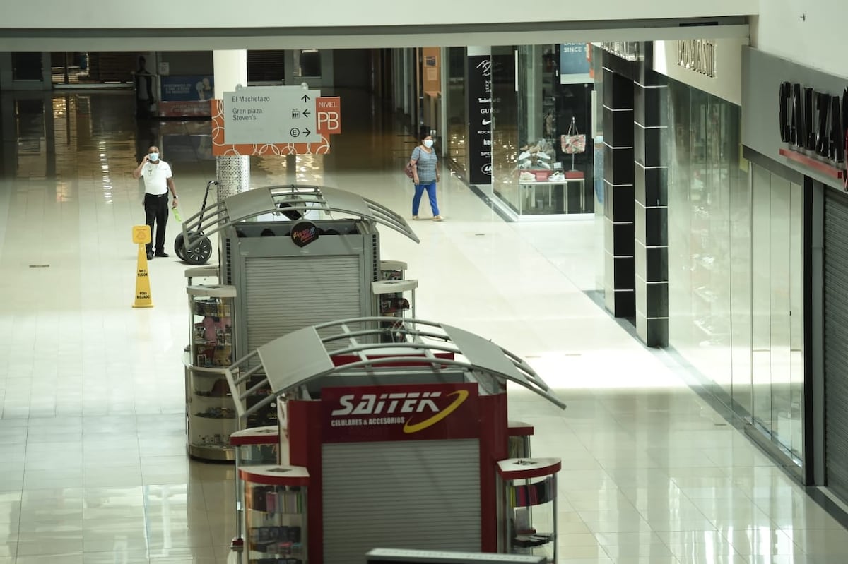 Calientan motores. Centros comerciales listos para abrir sus puertas al público