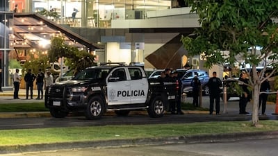 Sujetos en moto matan a seguridad de 18 años en Condado del Rey; se presume que fueron 14 tiros