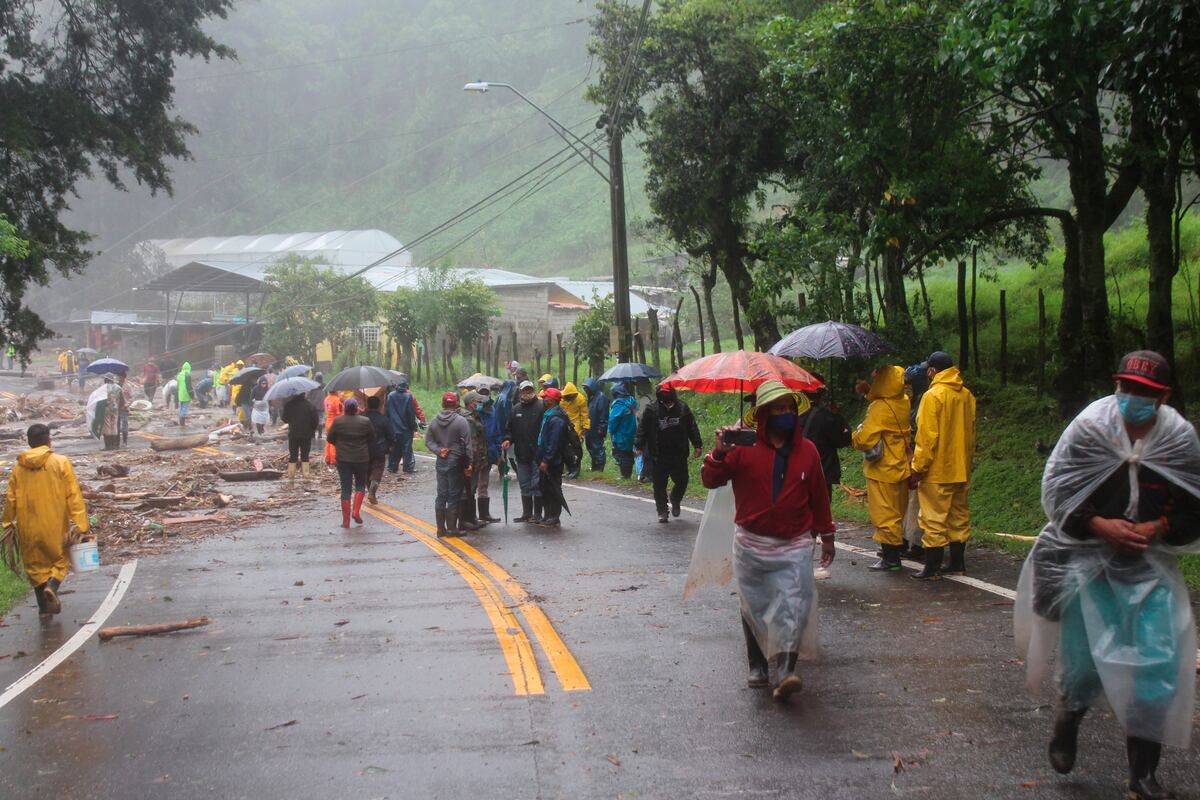 Dios mío. Hay 68 panameños desaparecidos por las lluvias, reporta el ministro Pino