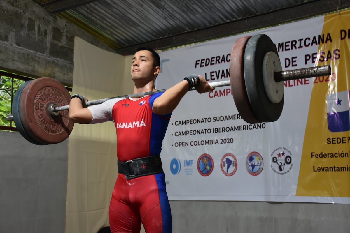 Ronnier Martínez se cuelga cinco medallas en torneo internacional de levantamiento de pesas