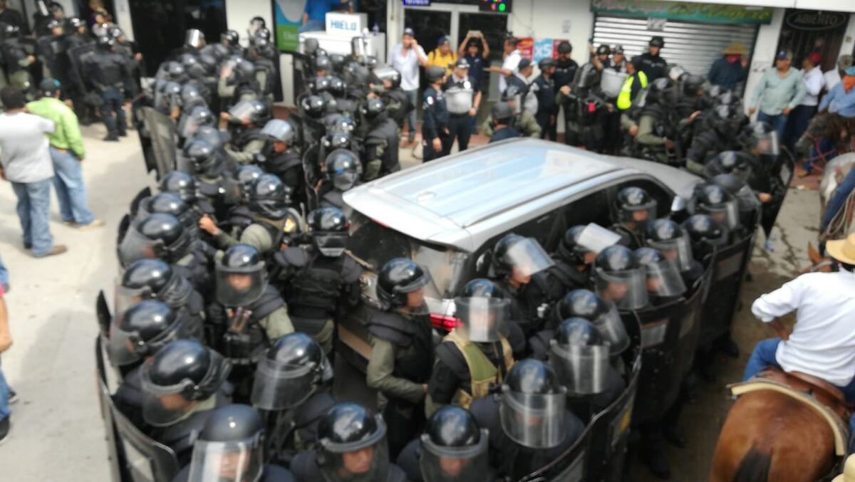 En Divisa los productores casi linchan al ministro Carles en medio de protesta