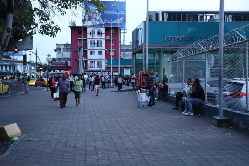 Sangre en Calidonia: hombre es asesinado a golpes cerca del Metro 5 de Mayo