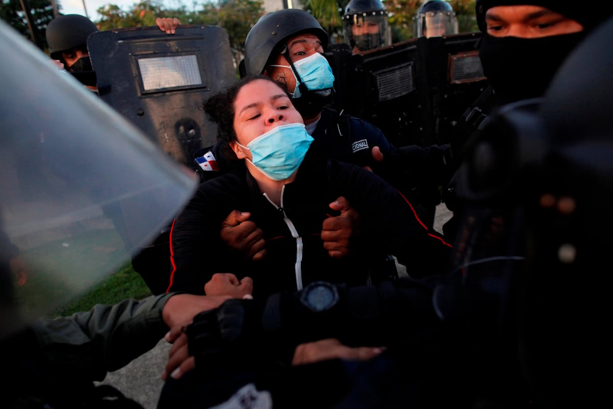 Subdirector de la PN: ‘La joven agredió primero a la policía, reaccionamos como seres humanos, pero la agente no debió actuar de esa manera’