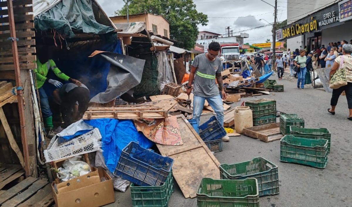 Desalojan puestos ambulantes en La Chorrera: Multas de hasta 2 mil dólares