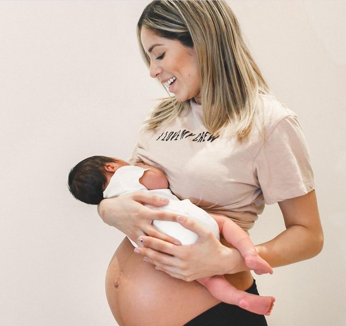 Delany revela ‘su truco’ para bajar la panza a solo dos semanas de haber dado a luz +fotos