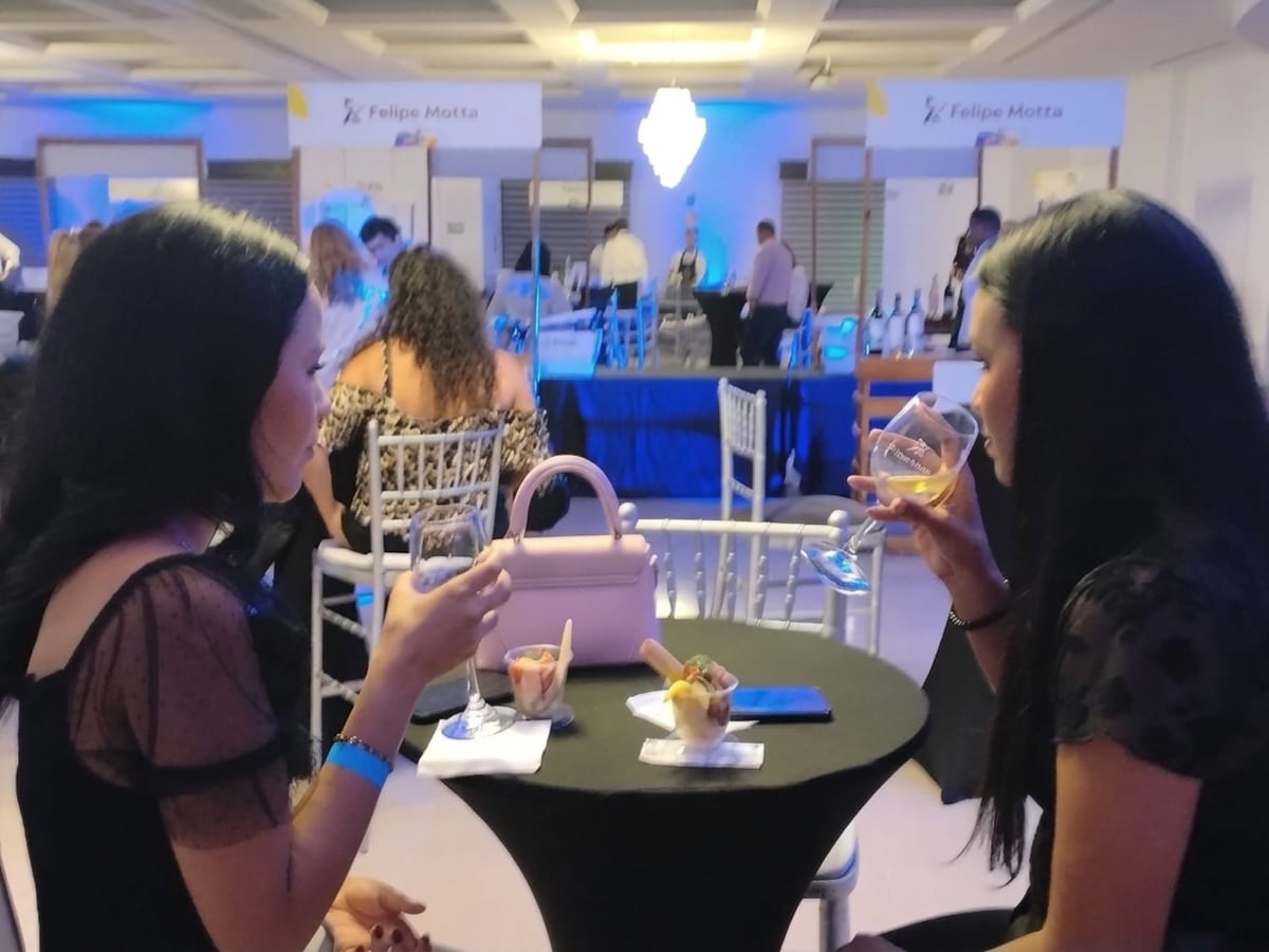 Vino artesanal y ron natural brillan en Santiago de Veraguas festival