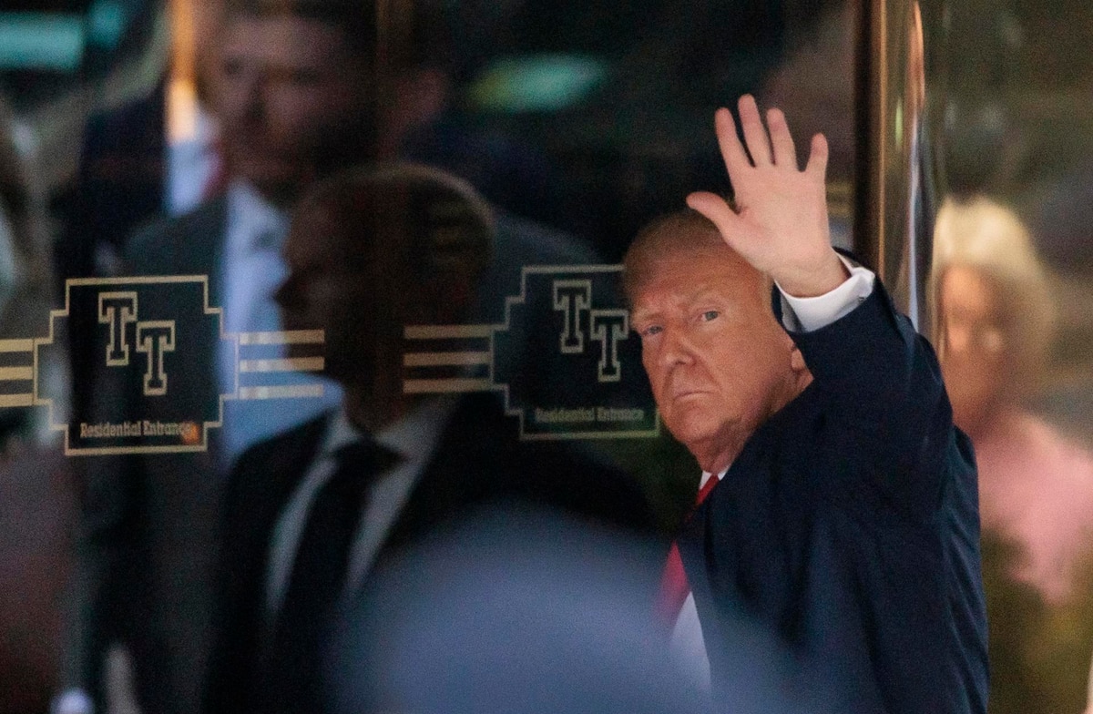 Trump llega a Nueva York en medio de expectativas por los cargos que le puedan imputar