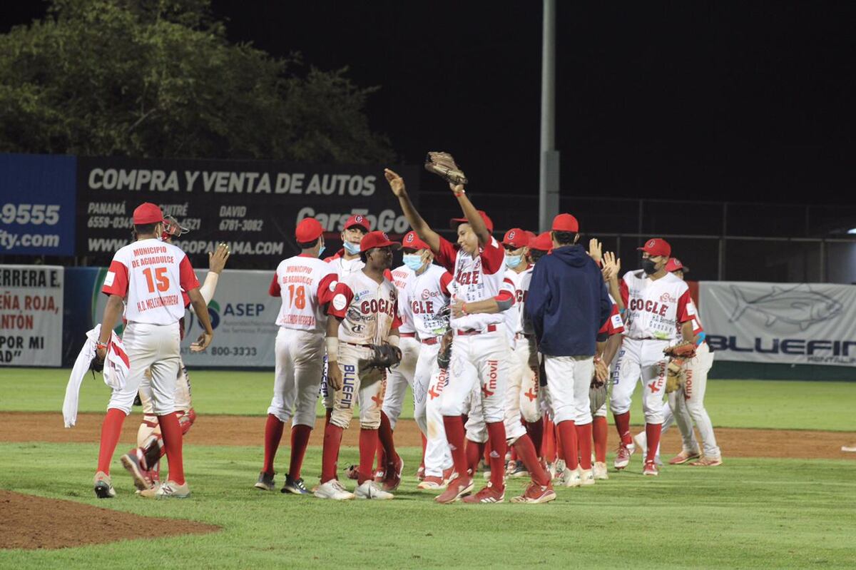 La ‘Leña Roja’ se mantuvo con vida y le ganó a Herrera 9 carreras a 5 la noche del martes