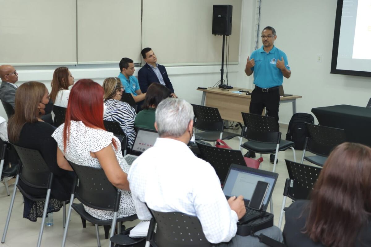 Equipos de trabajo nacionales y regionales del Meduca debaten temas educativos