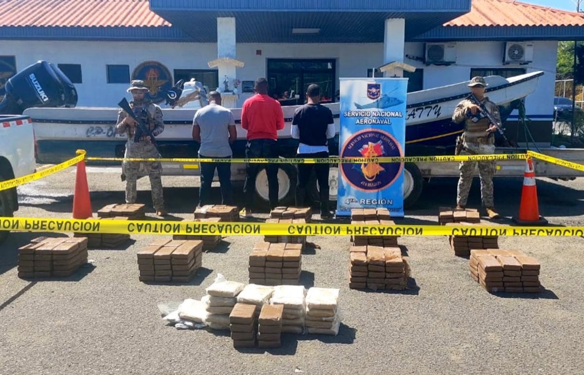 Cae trío de narcos colombianos con más de 500 kilos de droga frente a Punta Mala