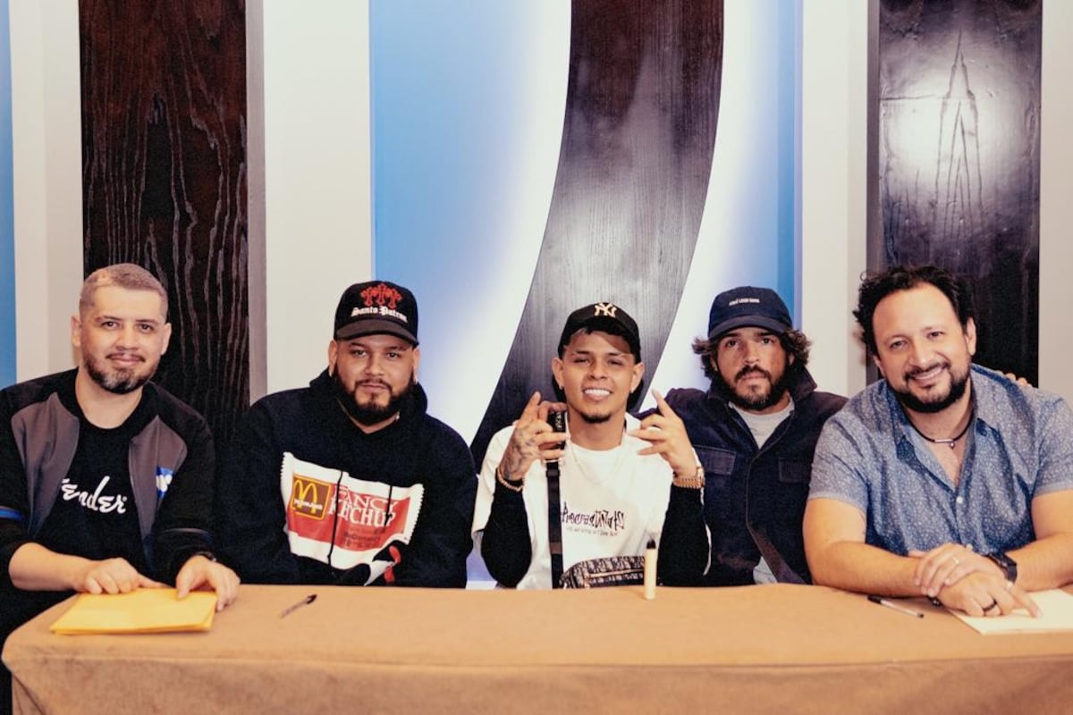 Exclusiva.  Warner Music firma al cantante panameño El Tachi