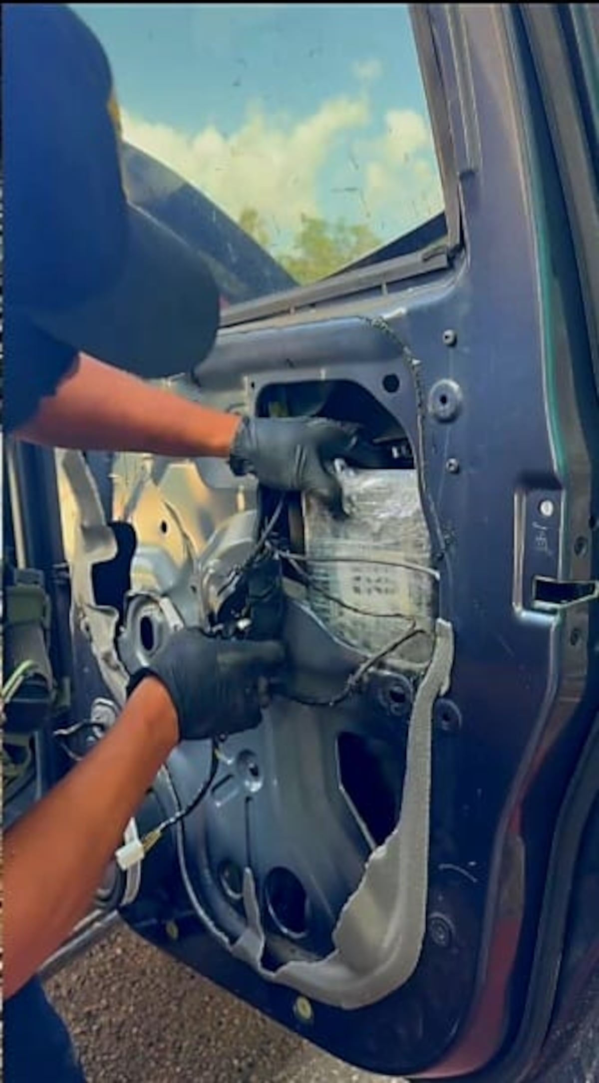 Pick-up sospechoso delata red con doble fondo en Bayano