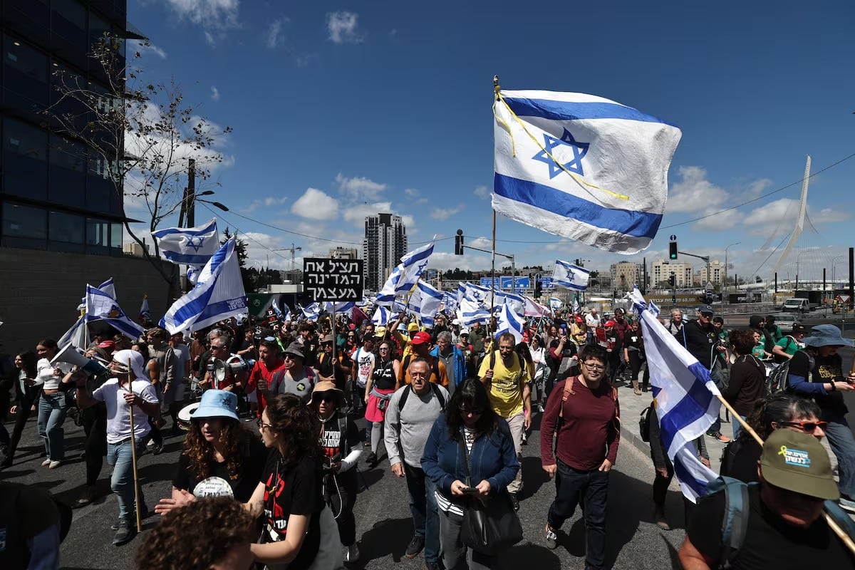 Miles de israelíes se lanzan a las calles de Jerusalén contra Netanyahu y el fin del alto el fuego en Gaza