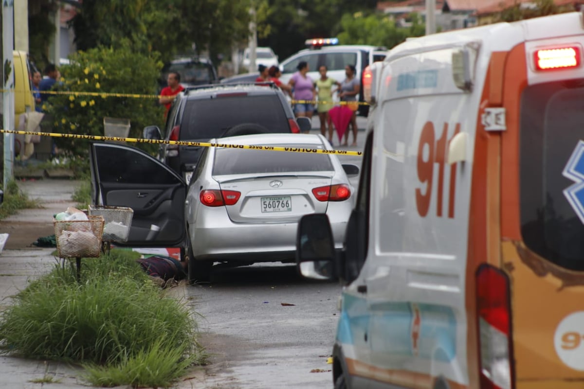 Milagro. El bebé que iba en el auto que acribillaron, se salvó. En la balacera murió una pareja. Video