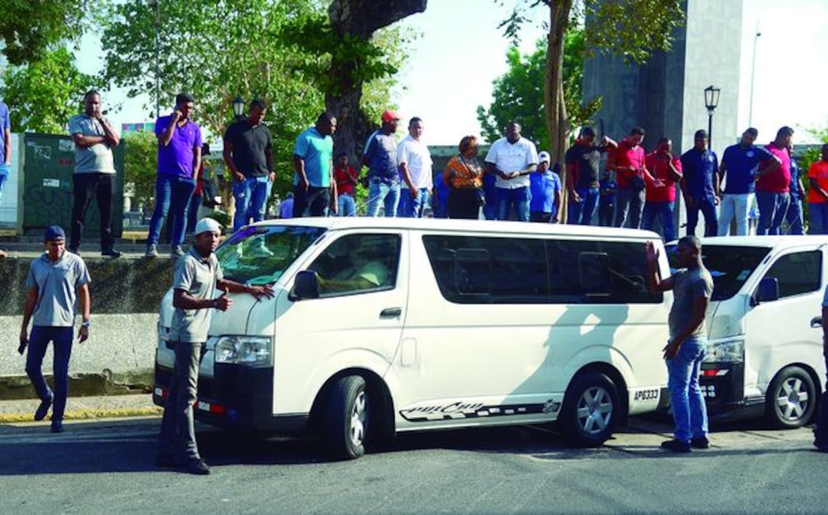 Transportistas piratas piden ayuda de los diputados