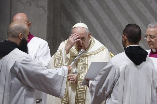 El papa Francisco recuerda a Benedicto XVI en el ángelus de este 1 de enero de 2023