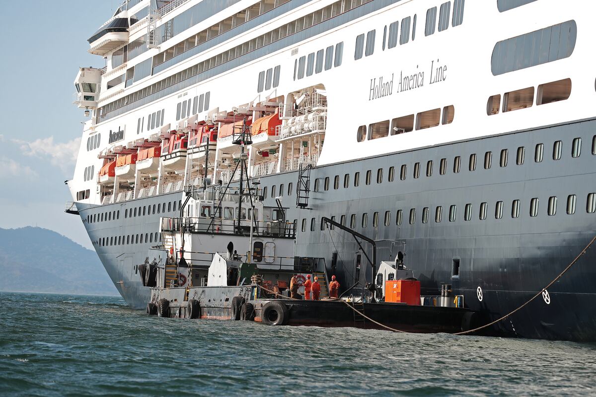 Pareja recién casada cuentan su ‘pesadilla’ a bordo del crucero Zaandam en la Bahía de Panamá