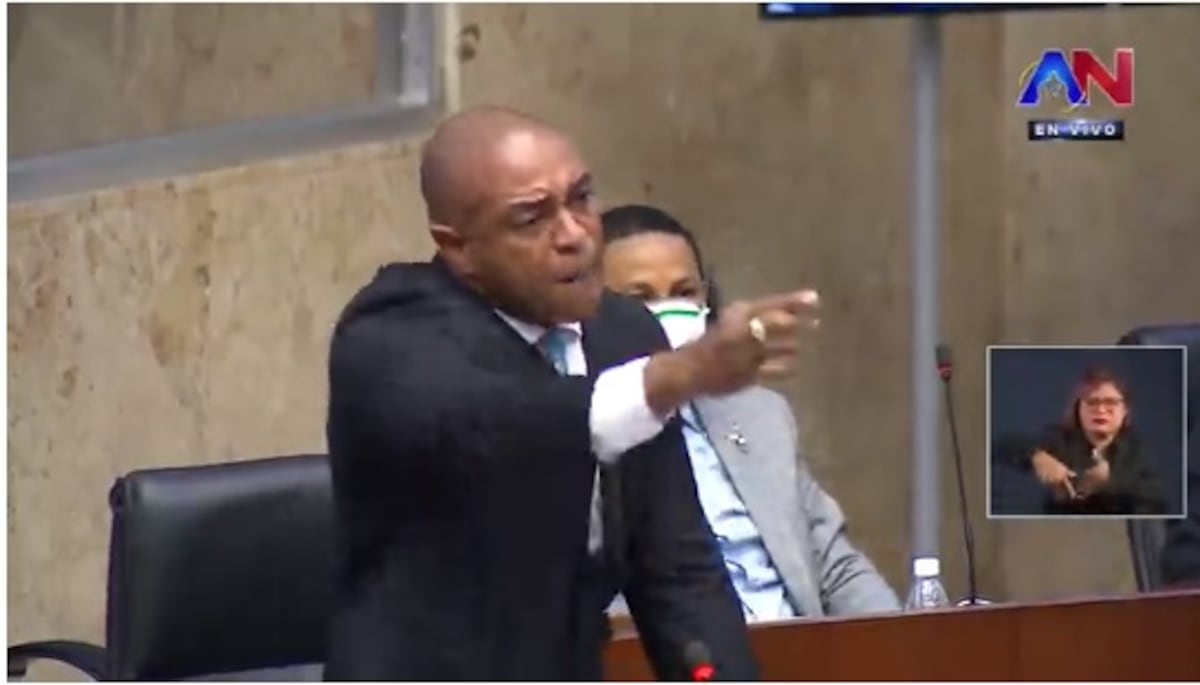 El diputado Jairo Bolota Salazar no se contuvo y lloró en el pleno