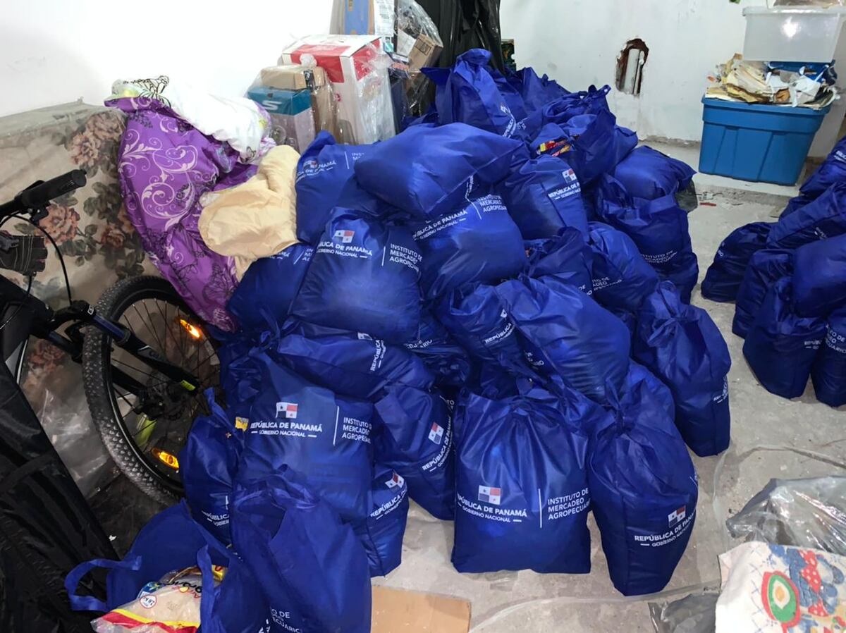 Detienen a funcionario. Descubren gran cantidad de bolsas de Panamá Solidario en una residencia en San Francisco