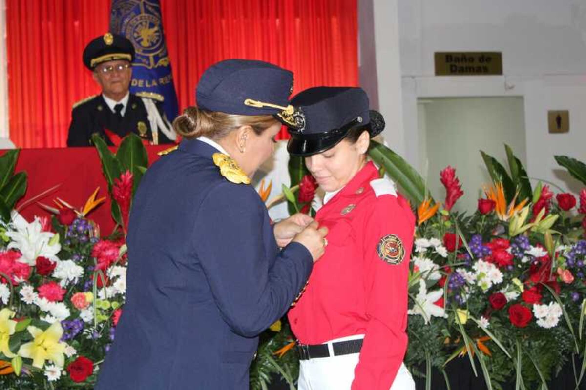 EL embajador de China en Panamá recibe reconocimiento de los Bomberos