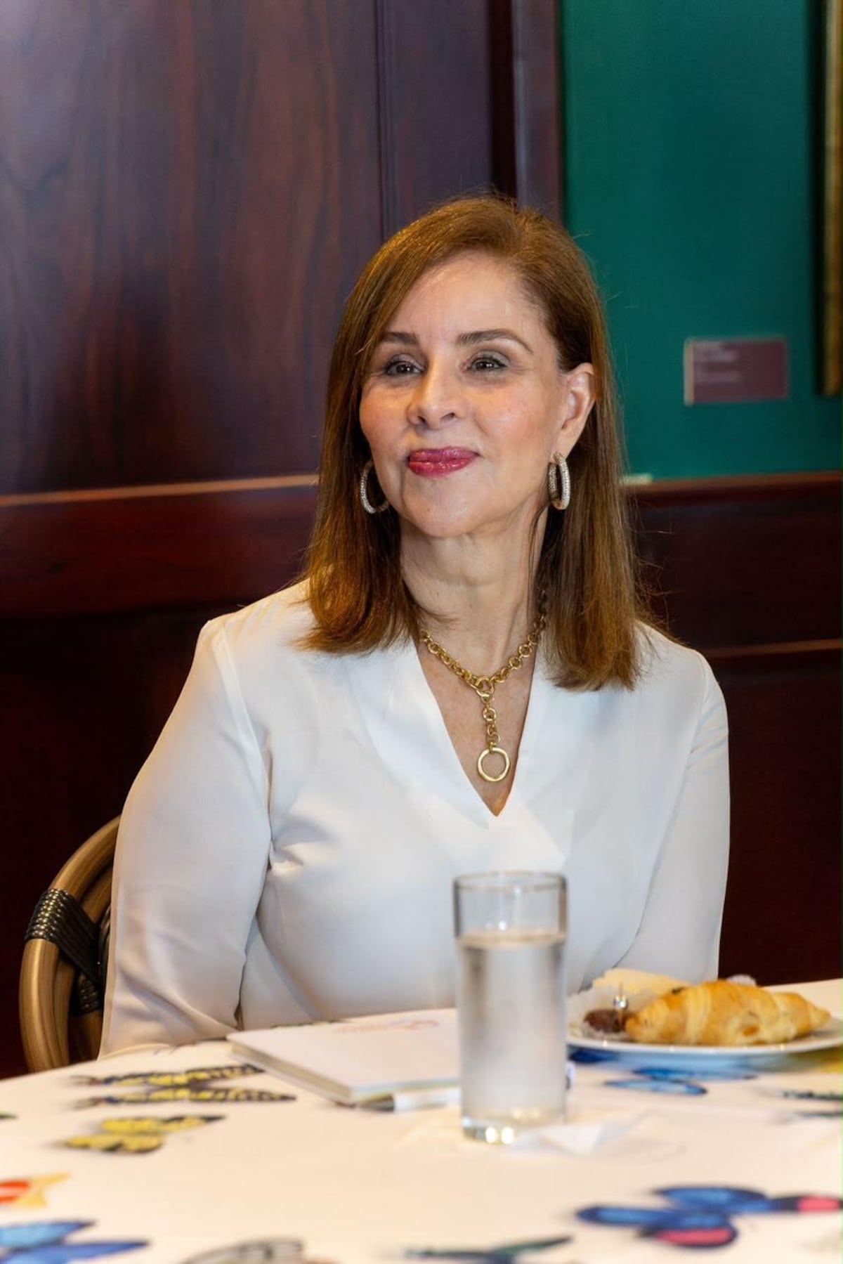 Están viendo bien: Lorena Castillo, Marta de Martinelli, Mireya Moscoso,  Yazmín de Cortizo y Maricel de Mulino se unen