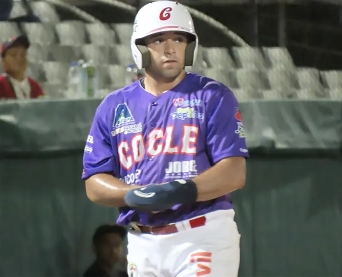 Luis Escudero se perfila para conquistar la triple corona del Béisbol Juvenil 2025