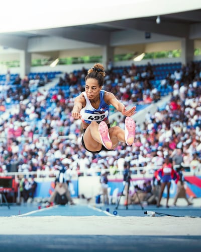 ¡Que salto! Nathalee Aranda rompe récord y se cuelga el oro