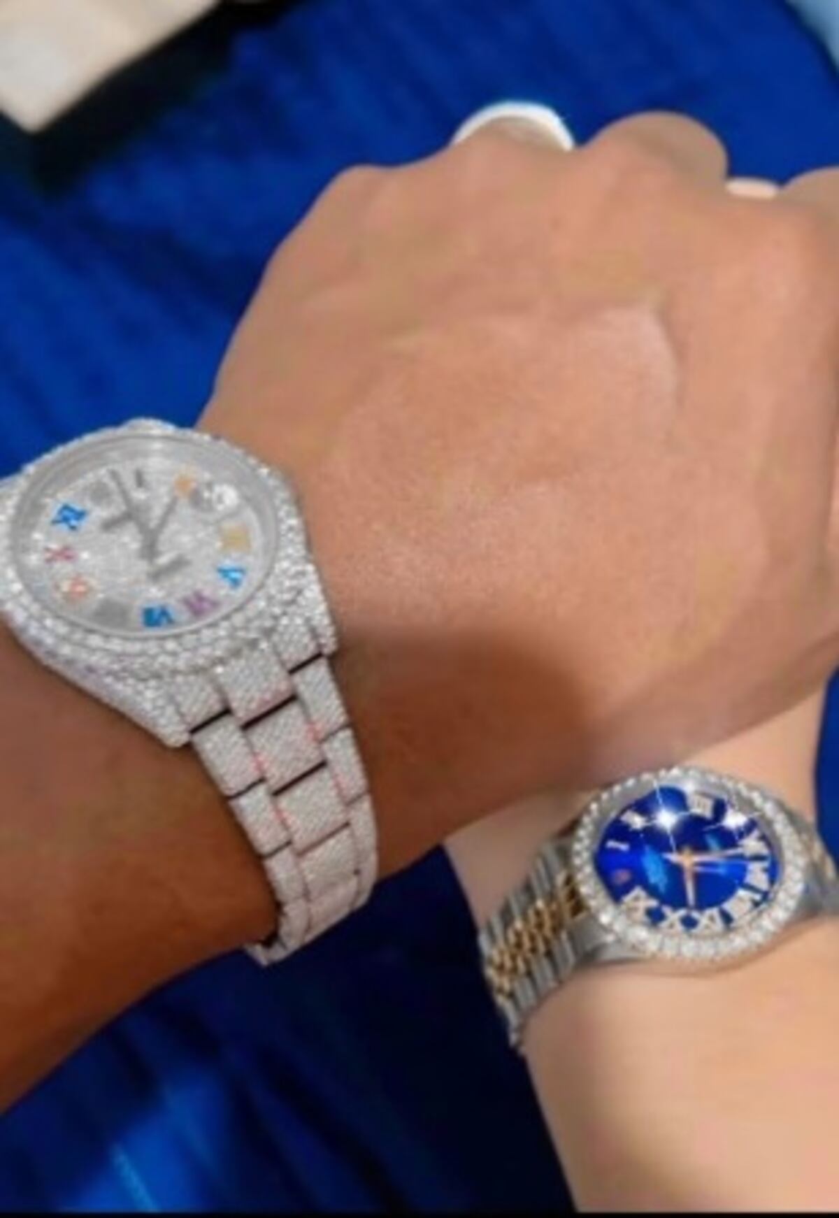 Akim le regala un rolex de 20 mil a su ‘Mona’