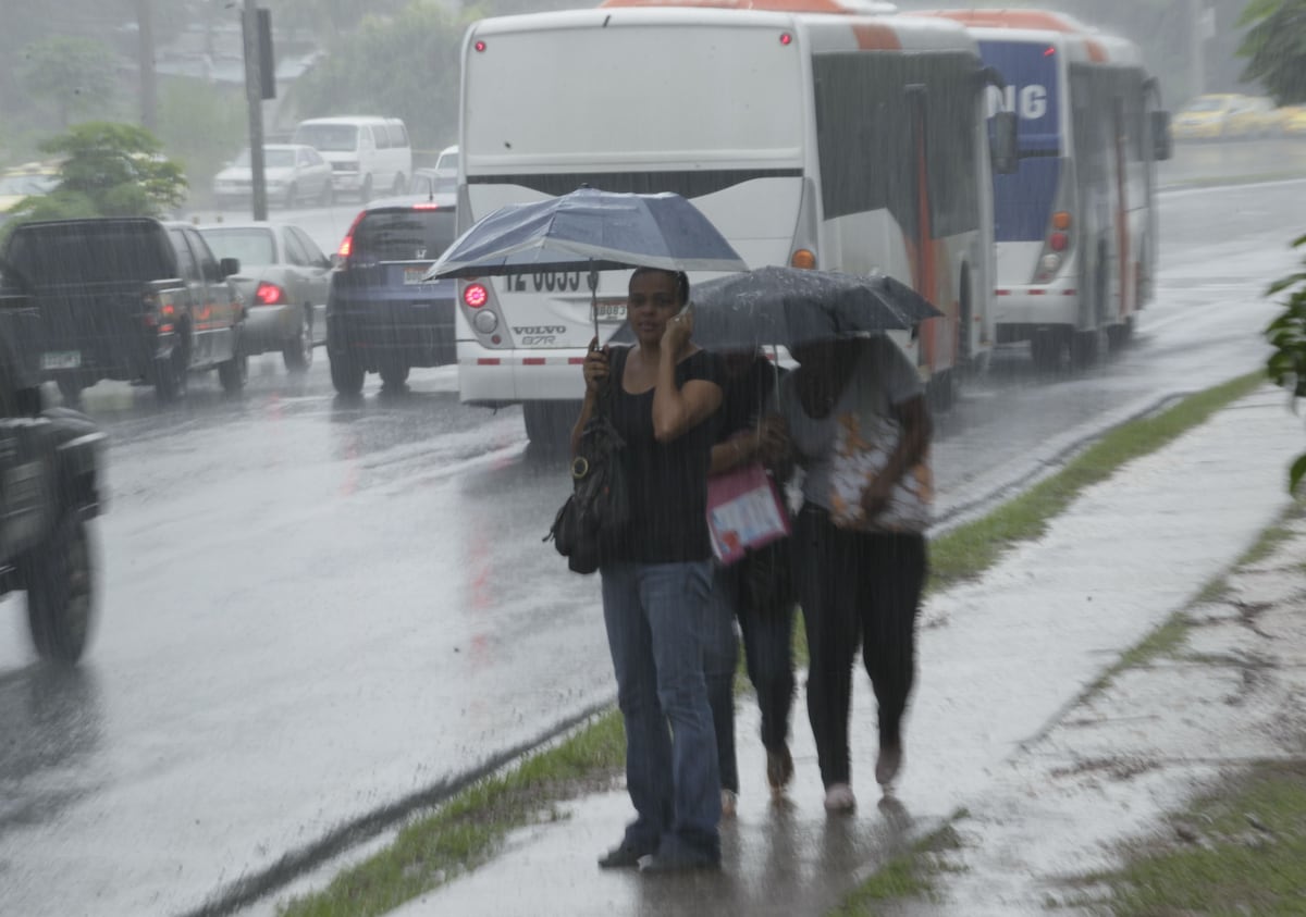 Sinaproc emite aviso de prevención por paso de dos ondas tropicales