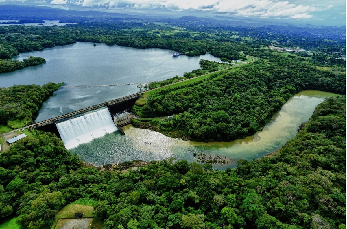 Canal de Panamá invertirá $1,600 millones para garantizar agua y operación hasta 2074