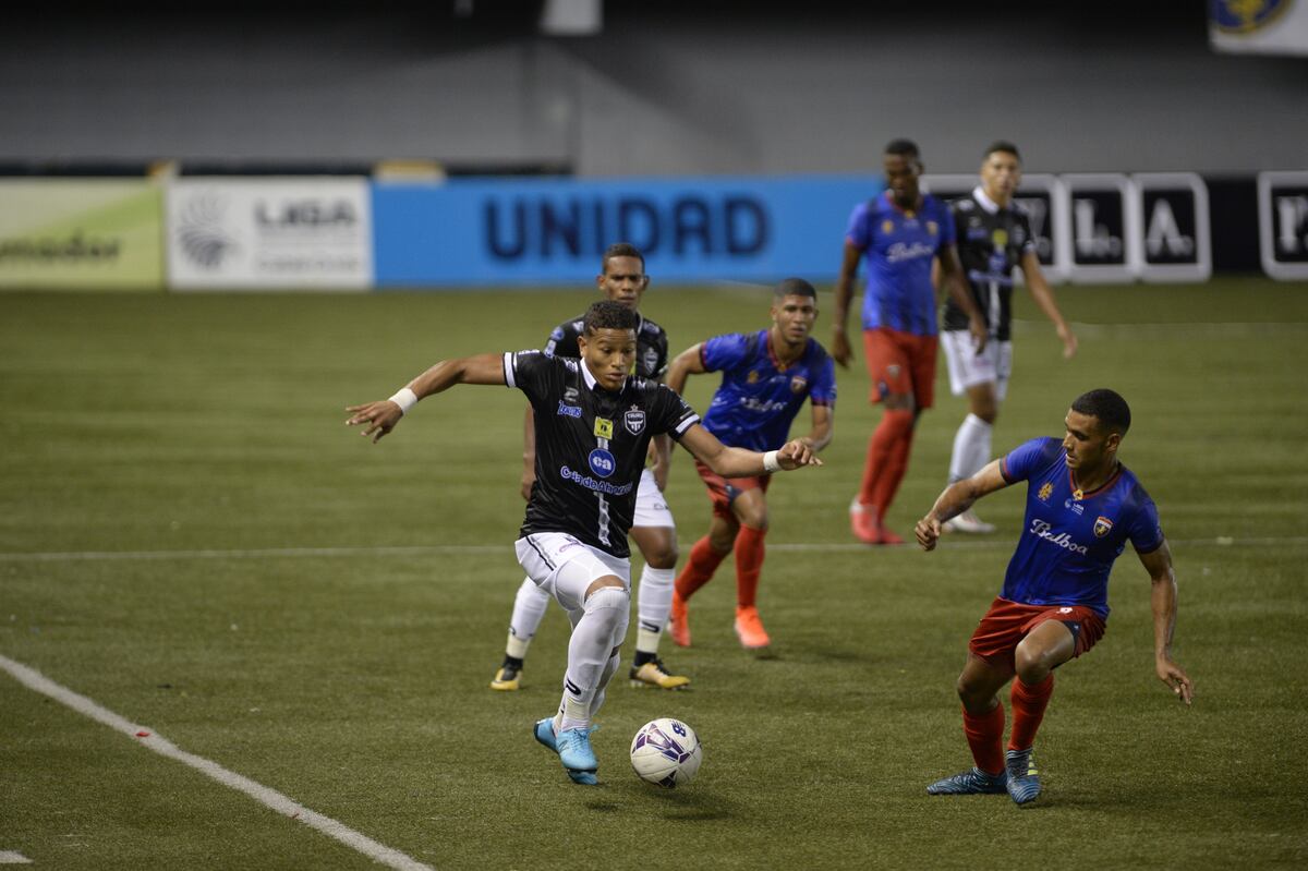 Toros embisten a los Leones en el Clásico #125 de la LPF