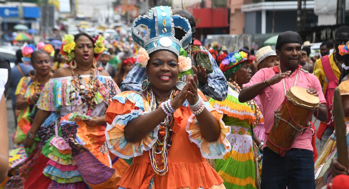 Gala cultural. Chorreranos disfrutaron del desfile de danzas folclóricas