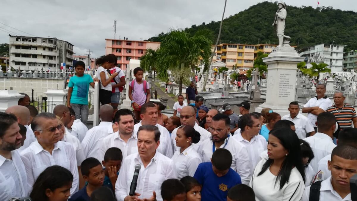 Así fue la primera romería del presidente Nito Cortizo en el Día de Los Difuntos. Videos