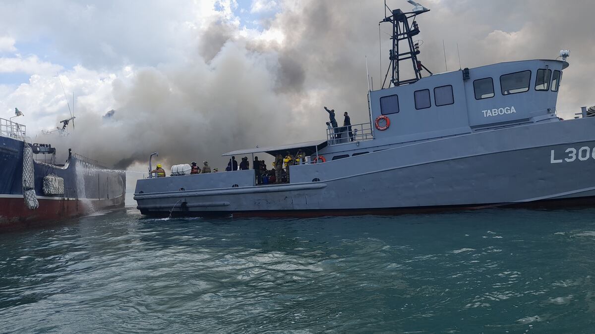 Por incendio de tres barcos pesqueros en Vacamonte. Autoridad Marítima de Panamá anuncia inicio de investigaciones