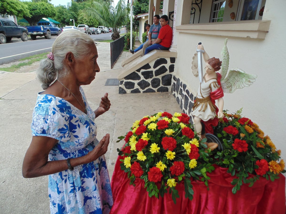 Celebrarán las patronales de San Miguel Arcángel sin su párroco, el sacerdote separado Karl Madrid