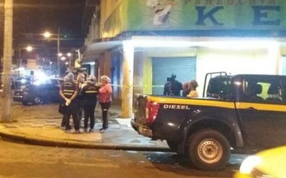  MUERE EN PIZZERÍA. A punta de bala lo detonan en intento de robo