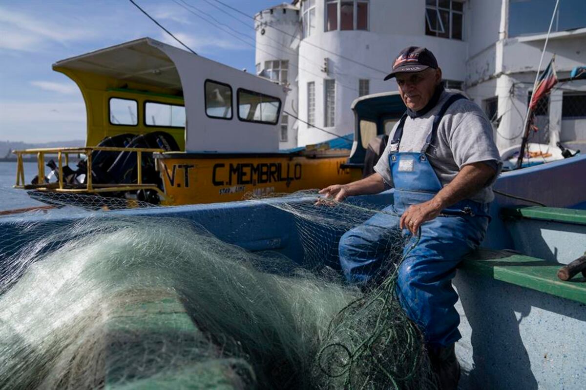 Convierten redes de pesca en juguetes o alfombras