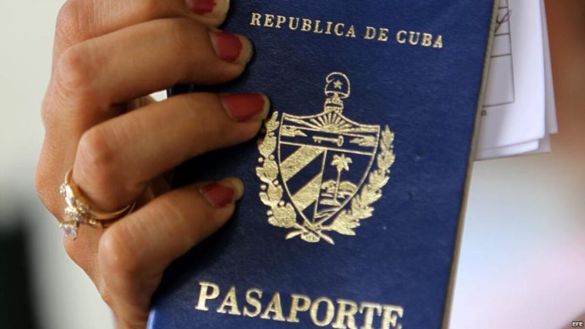 Suspenden temporalmente la emisión de tarjetas de turismo a ciudadanos cubanos