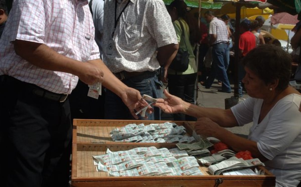 Meto. Chiricanos se están ganando los Gorditos Millonarios de la Lotería. Compradores lo cuestionan