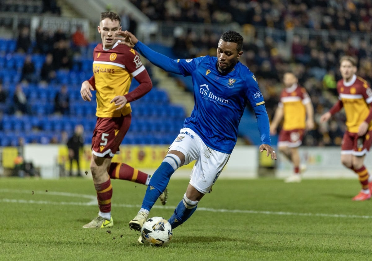 Panameño Victor Griffith impresiona en Escocia en triunfo ante Motherwell