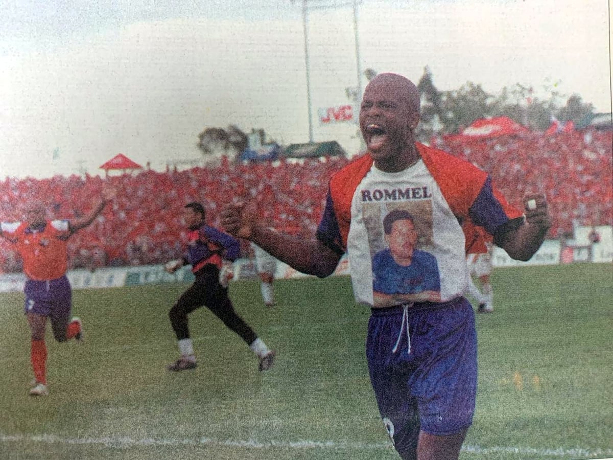 Dely Valdés y sus recuerdos de Rommel Fernández