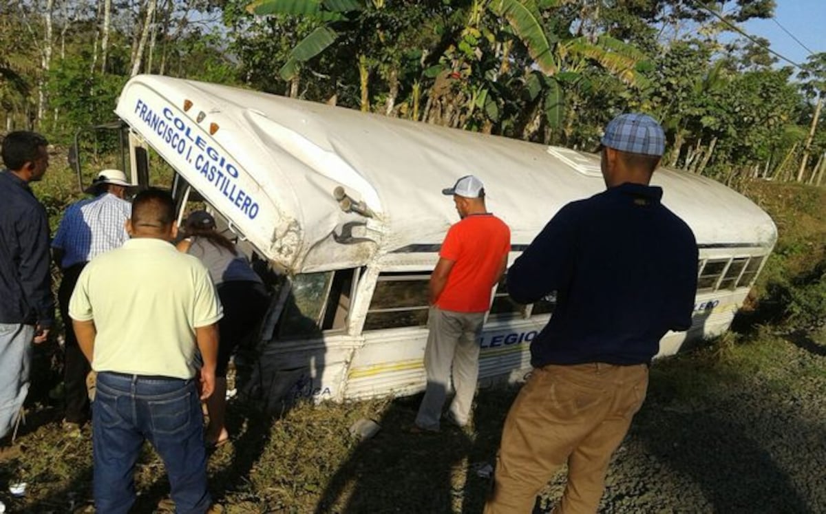 Bus con docentes se accidenta en Darién