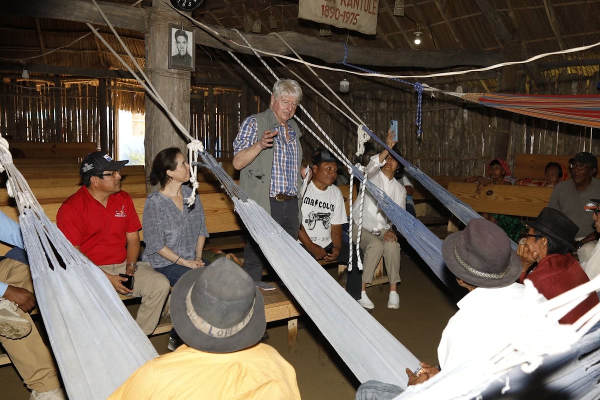 Padre del ex primer ministro de Reino Unido, Boris Johnson, visita Guna Yala