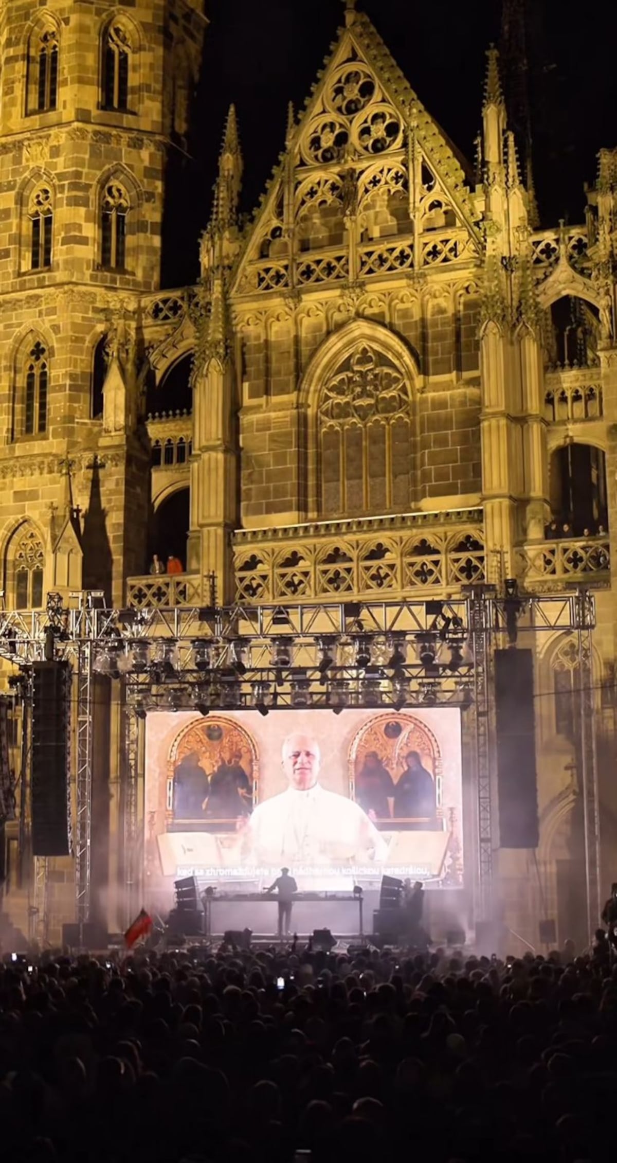 Tremendo party: sacerdote DJ  homenajea al papa Francisco  y viraliza versión católica de Bad Bunny + VIDEO