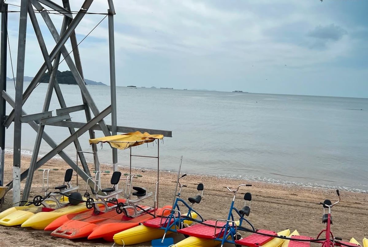 Alcaldesa Peñalba ordena derribar construcciones ilegales y recupera espacios invadidos en la playa de Veracruz 