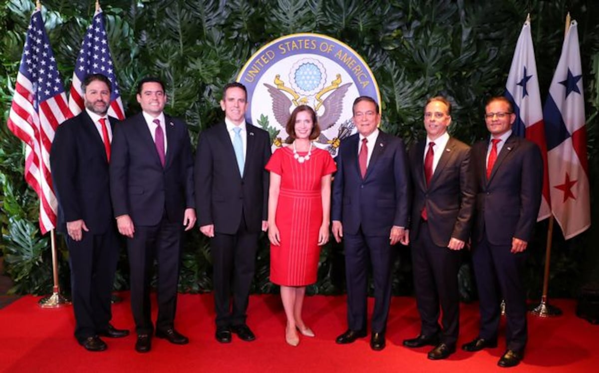 Presidentes y ministros participan en acto de honor por aniversario de independencia de Estados Unidos