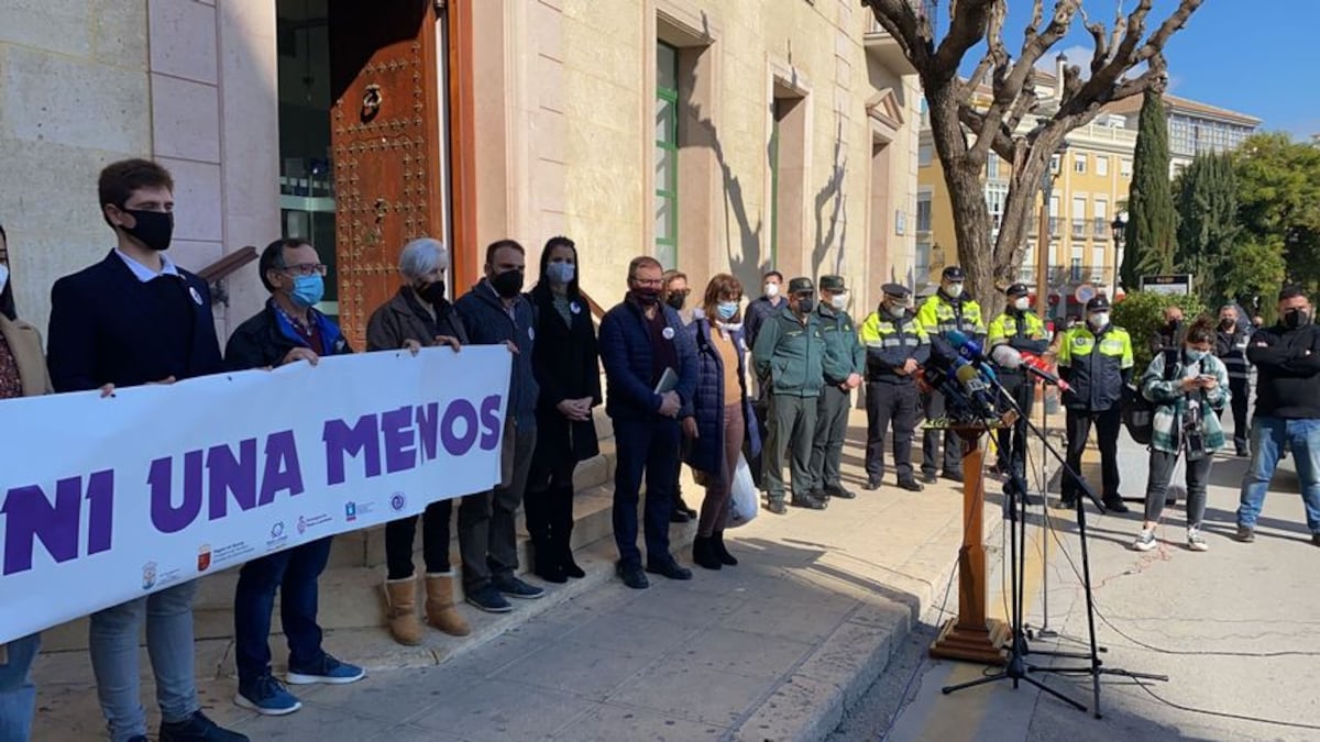 Quería terminar la relación. Un joven mata a cuchilladas a su novia menor de edad en un trastero de su casa