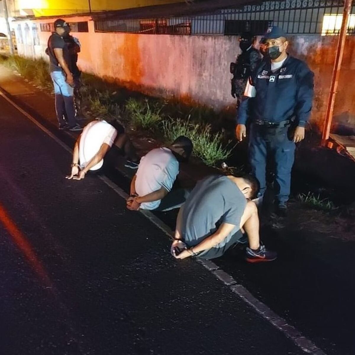 Cuida’o con montar desconocidos a su auto. Podrían terminar robándole 